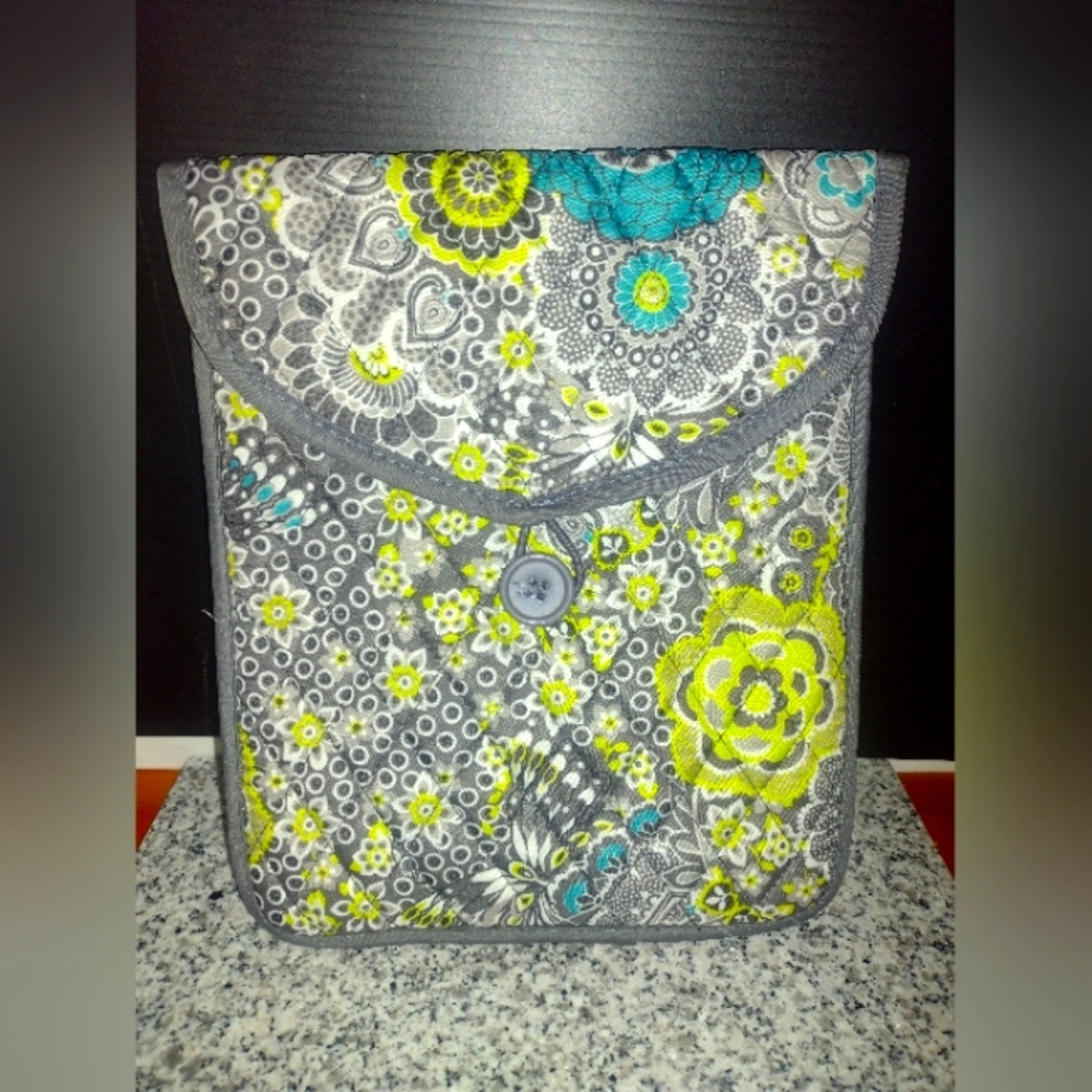 iPad Tablet Case. Padded Sleeve Cover. For 10" x 8" Tablet. Paisley Color.